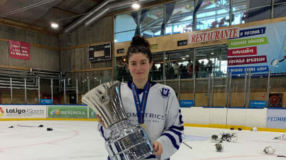 Foto 1 - Iara Haiek con el CHH. Necso Txuri Urdin (sin derechos de autor)