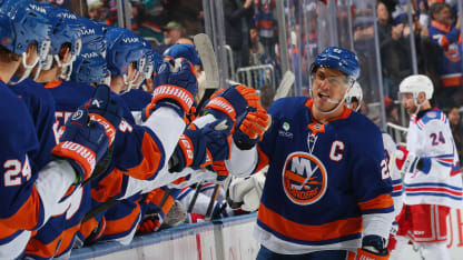 Lee kicks off scoring