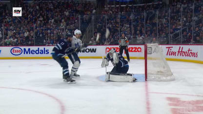 McMann fait 3-3 tard en 3e