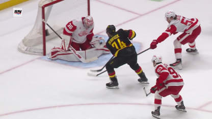 DET@VAN: Gibson with a great save against Jake DeBrusk