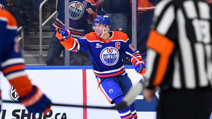 McDavid scores on the breakaway