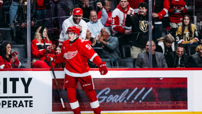 VGK@DET: Finnie scores goal against Adin Hill