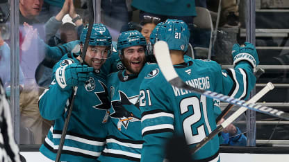 Kunin takes the lead with nifty backhand