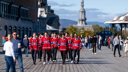 Canadiens take team photo at Château Frontenac