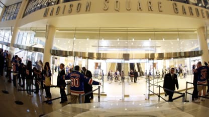 Rangers fans Chase Square MSG