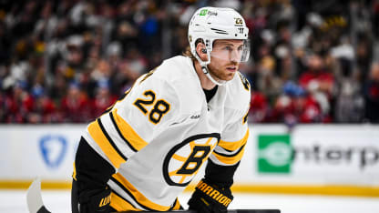 Elias Lindholm Pavel Zacha missar Stadium Series