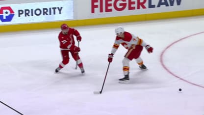 CGY@DET: Kane scores goal against Dustin Wolf
