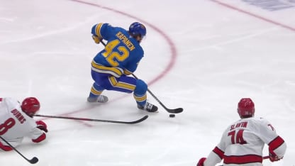 Kapanen contourne le défenseur et fait 3-3