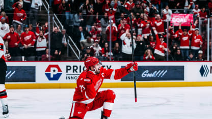 OTT@DET: Larkin scores PPG against Linus Ullmark