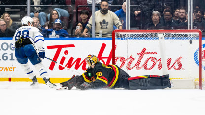 Maple Leafs defeat Canucks in shootout