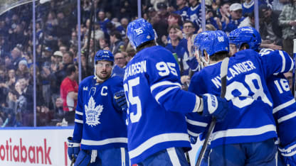 Auston Matthews lideró a unos inspirados Toronto Maple Leafs