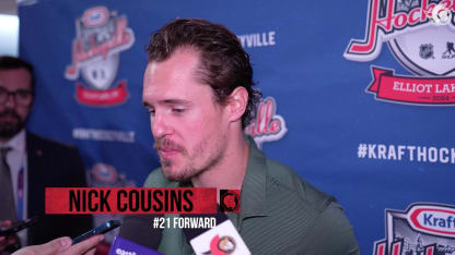 Nick Cousins avant le match à Kraft Hockeyville