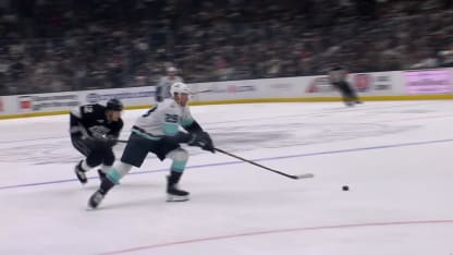 SEA@LAK: Dunn scores PPG against Darcy Kuemper