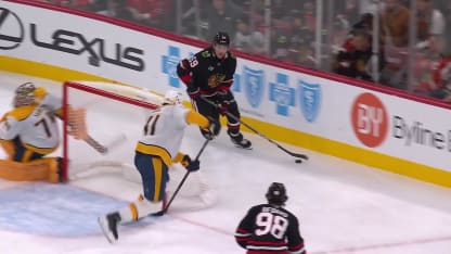 NSH@CHI: Saros with a great save against Connor Bedard