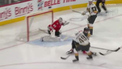 VGK@CHI: Stone marque un but contre Arvid Soderblom