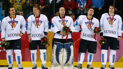 Members of team Finland stand with their silver medals after losing 3-2 to Sweden in the final of the men's ice hockey match between Finland and Sweden during Day 16 of the Turin 2006 Winter Olympic Games on February 26, 2006 at the Palasport Olimpico in Turin, Italy. (Photo by Al Bello/Getty Images)