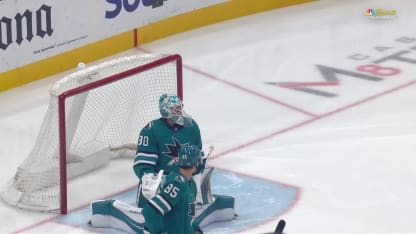 Evans trompe la vigilance d'Askarov