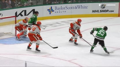 Johnston complète le bel échange en A.N.