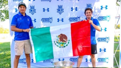 Dos mexicanos rompen barreras en el hockey universitario