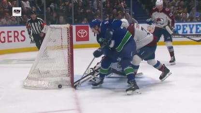 Karlsson marque un but entre ses jambes!