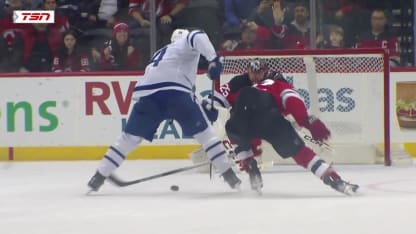 TOR@NJD: Matthews scores goal against Jacob Markstrom