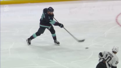 Larsson enfile l'aiguille en 3e période