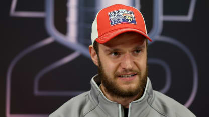 Aleksander Barkov bereit fuer Aufgabe gegen Connor McDavid und Leon Draisaitl