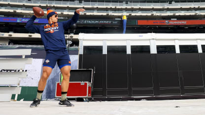 Lee Throws Football at MetLife