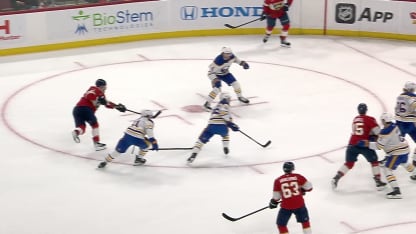 Bennett scores off misplay down low