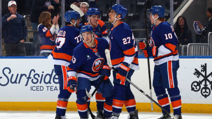 Barzal extends the lead with a PPG