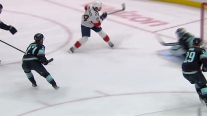 FLA@SEA: Hinostroza scores goal against Joey Daccord