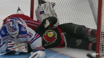 Shesterkin sort la mitaine contre Stützle en échapée