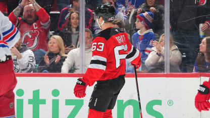 Bratt breaks the ice early