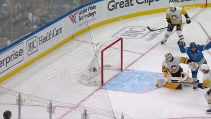 Holloway lance les Blues en avant en 3e période