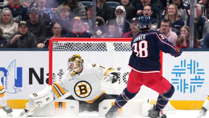 Jenner scores in his 800th NHL game