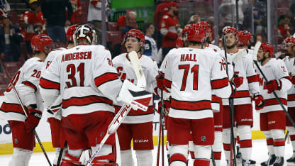 Con garra y orgullo, los Carolina Hurricanes forzaron el Juego 5
