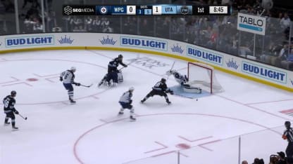 Hellebuyck vole Schmaltz sur le retour