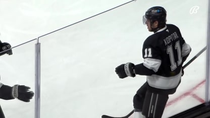 Kopitar anota en transición