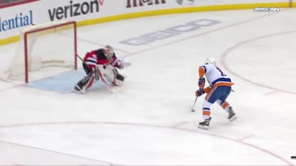 NYI@NJD: Barzal scores goal against Vitek Vanecek