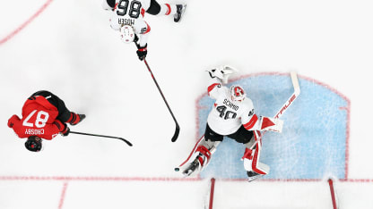 Akira Schmid mit irrer Parade gegen Sidney Crosby