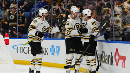 Pastrňák a Zacha táhli Bruins k výhře