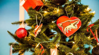 Coyotes_Holidays