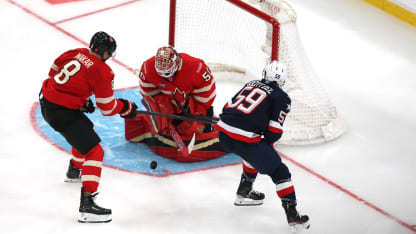 Binnington torjuu Guentzelin läpiajon