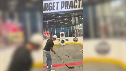 Tom Brady shows off puck handling skills ahead of Fanatics Fest NYC