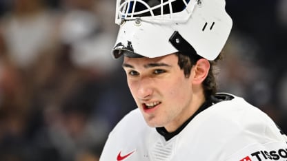 David Aebischer Schuetzling Elijah Neuenschwander beim NHL Combine