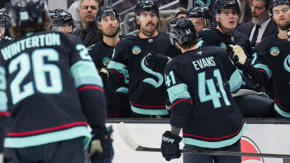 WSH@SEA: Evans scores goal against Logan Thompson