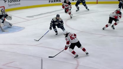 L. Hughes donne l'avance aux Devils