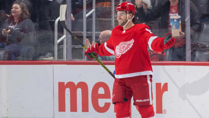 Torhungrige Detroit Red Wings und Hattrick von Alex DeBrincat