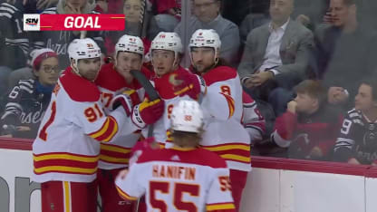 CGY@NJD: Kuzmenko scores goal against Vitek Vanecek