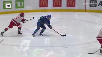 Hoglander marque son premier but de la saison